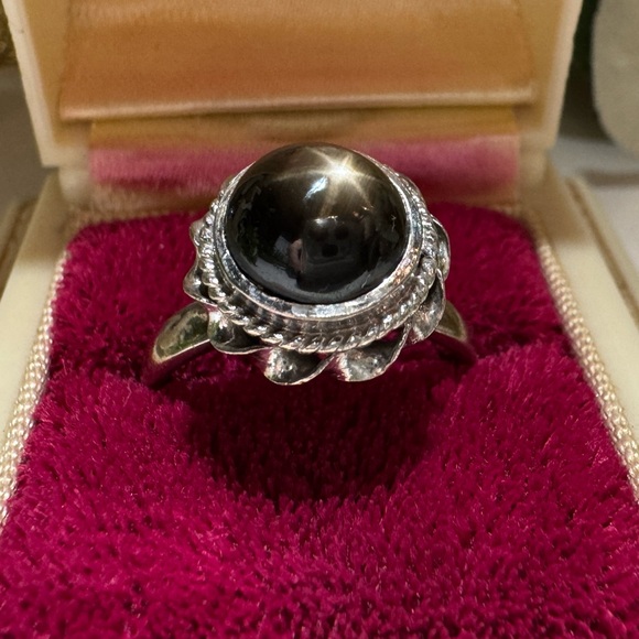 RARE! Star Sapphire Estate Ring 18K Gold Size about 7.5 Genuine Black Sapphire - Picture 5 of 17